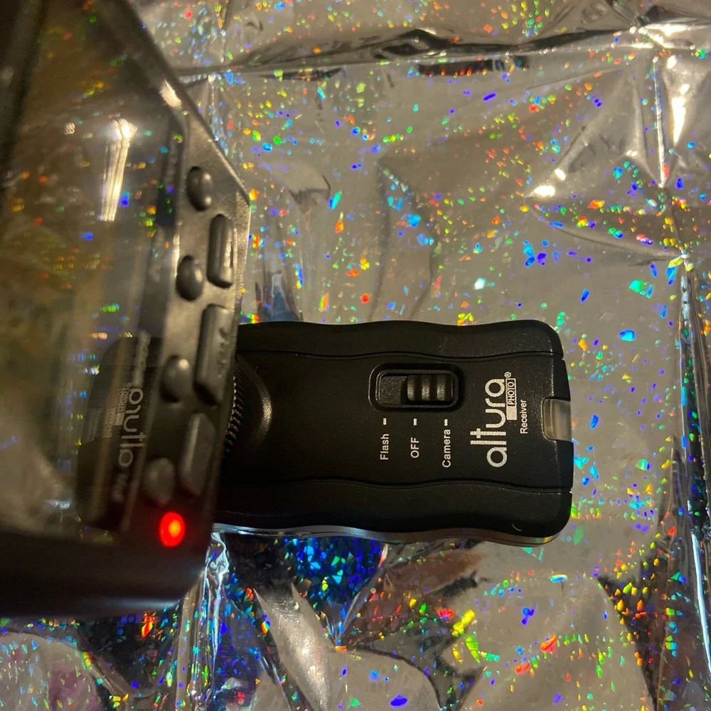 ALTURA PHOTO FLASH with flash triggered remote. (No box)